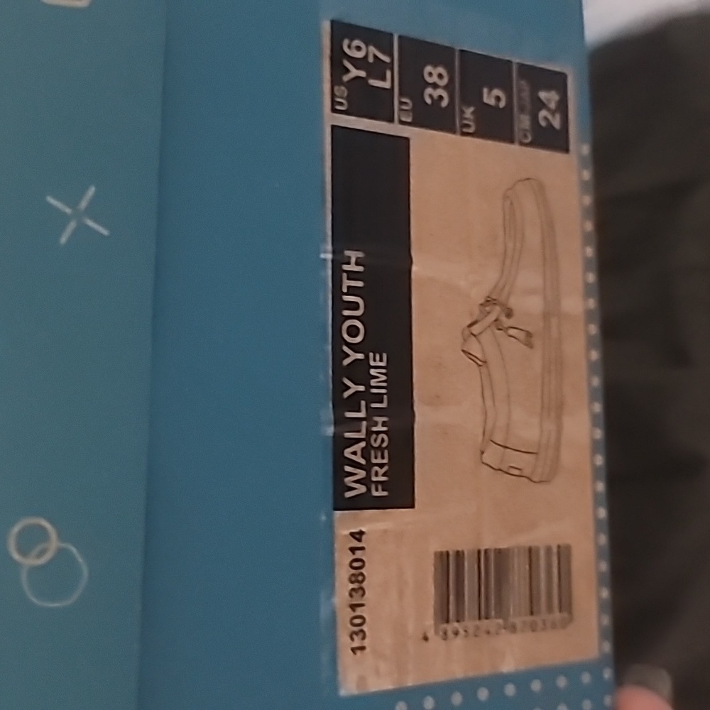 NWT Hey Dude Wally Youth Shoes, Y6/W7-7.5/Eu 38 - Picture 3 of 6